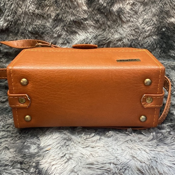 Vintage Pentax Brown Leather Camera Bag with accessories. - Picture 7 of 16